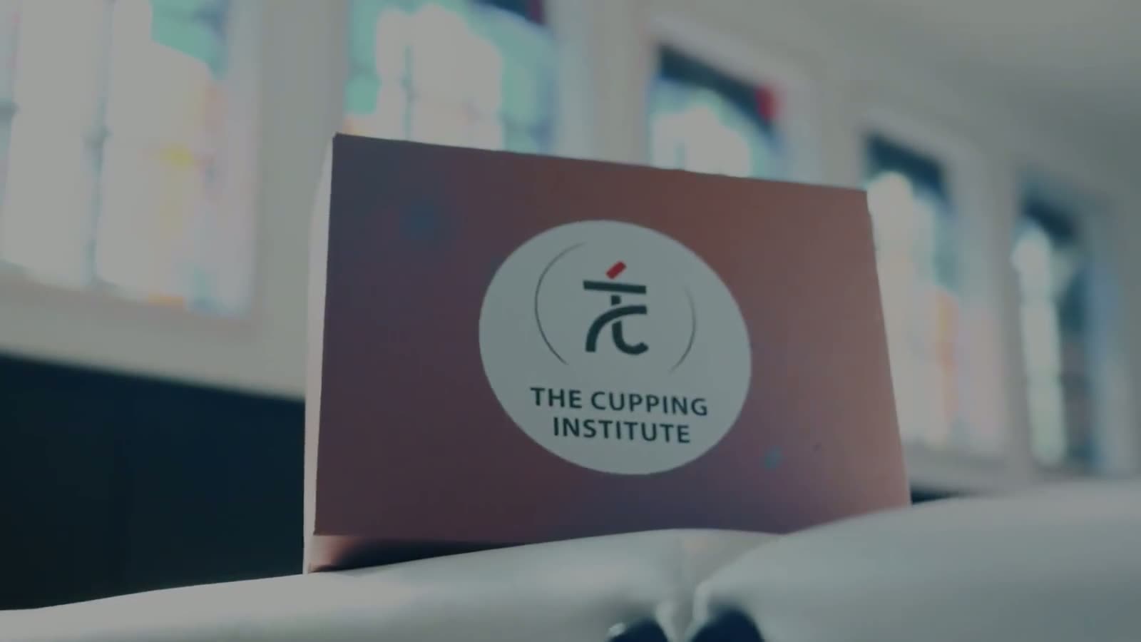 Cupping-behandeling tijdens een opleiding van The Cupping Institute
